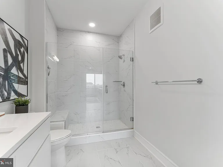 635 Slaters Ln #306 — Photo 16