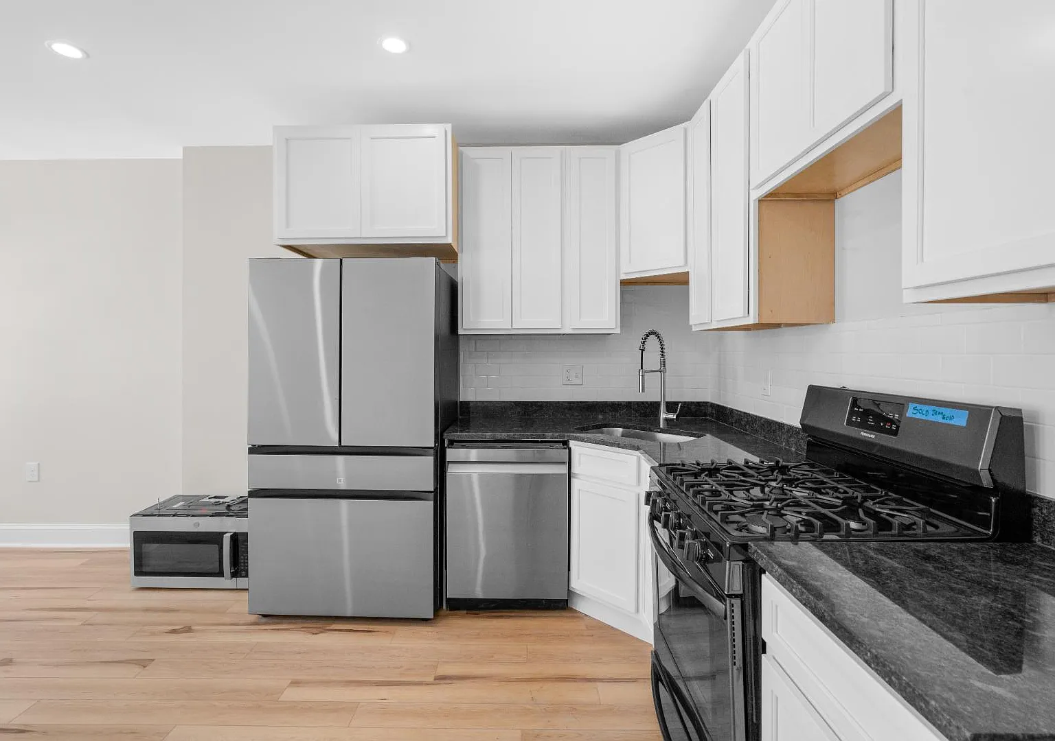 4 bed, 1200 sqft, $2,150 — Photo 2
