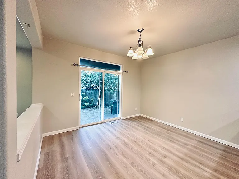 3374 SE Meadowview Way — Photo 12