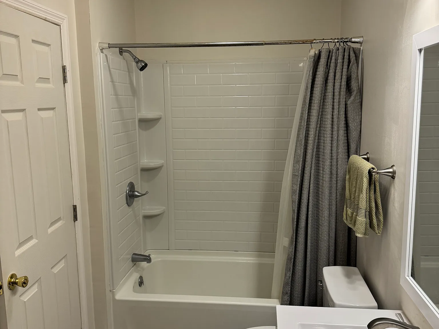 1 bed, $1,000 — Photo 2