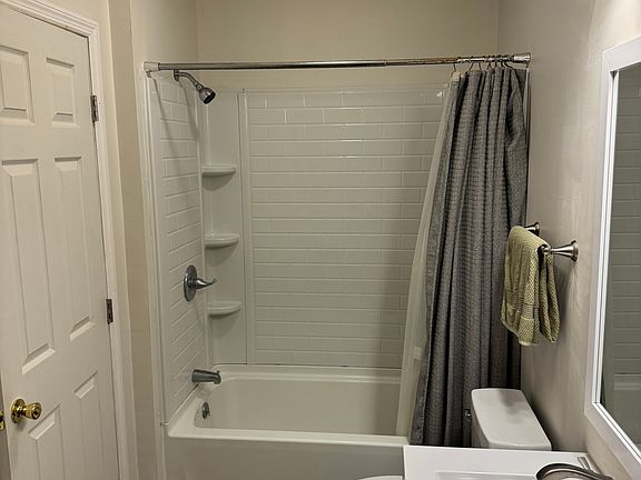 2nd image of 5436 Peru St #102
