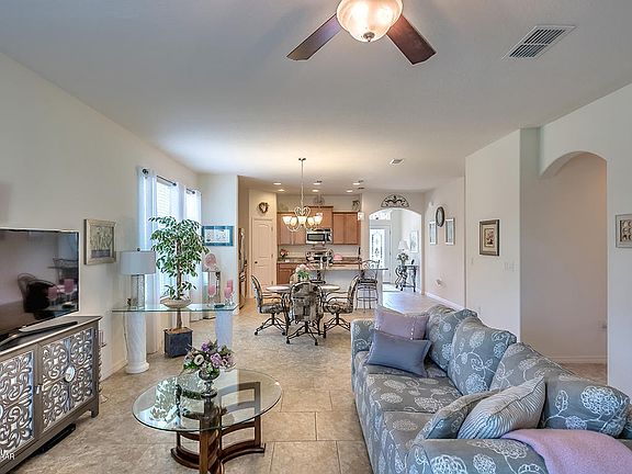 4th image of 348 Wentworth Ave