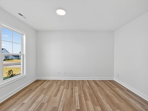 5th image of 66 Tennyson Dr