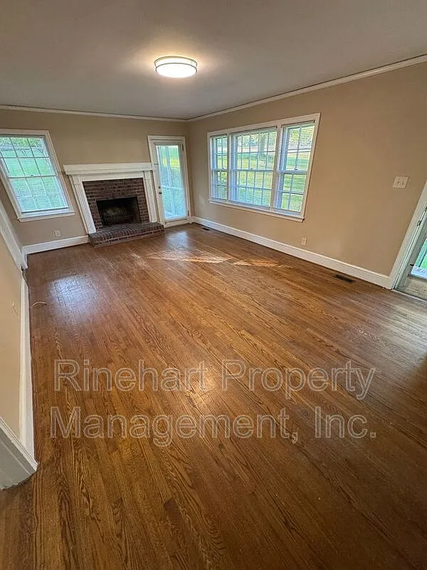 2 bed, 1.0 bath, 1404 sqft, $1,695 — Photo 3