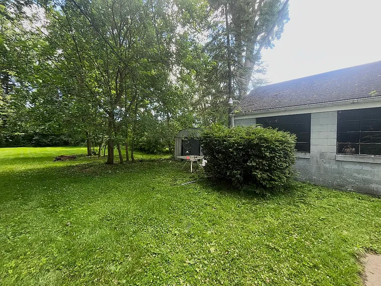 247 Riverside Dr — Photo 4