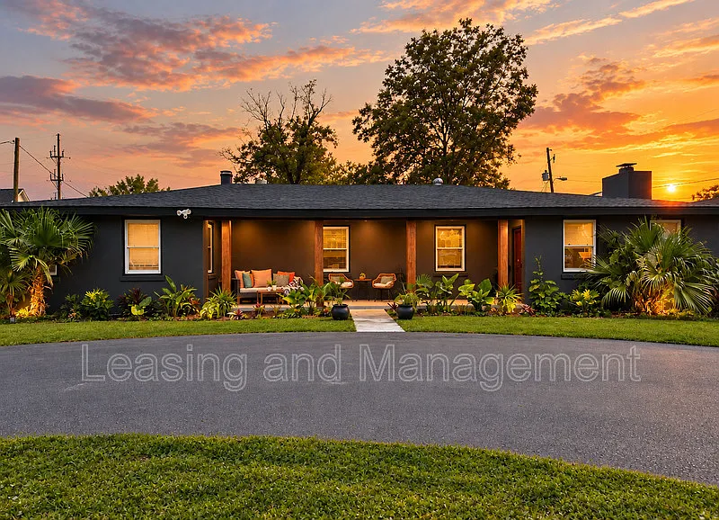 3 bed, 2.0 bath, 2065 sqft, $3,700 — Photo 2