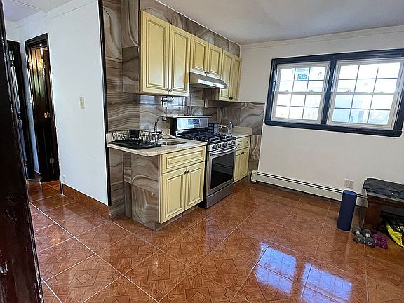 3rd image of 1027 Hylan Blvd Floor 1