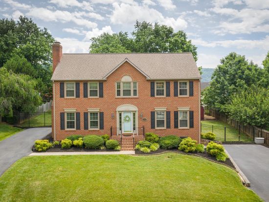 5078 Labradore Dr, Roanoke, VA 24012