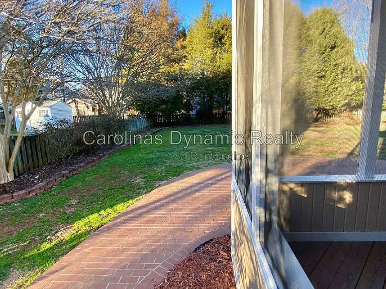 605 Queenswater Ln — Photo 47