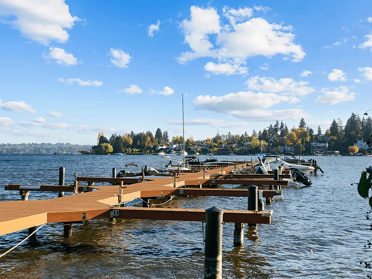 Villaggio on Yarrow Bay — Photo 30