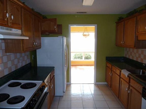 Kitchen has dine-in areaq