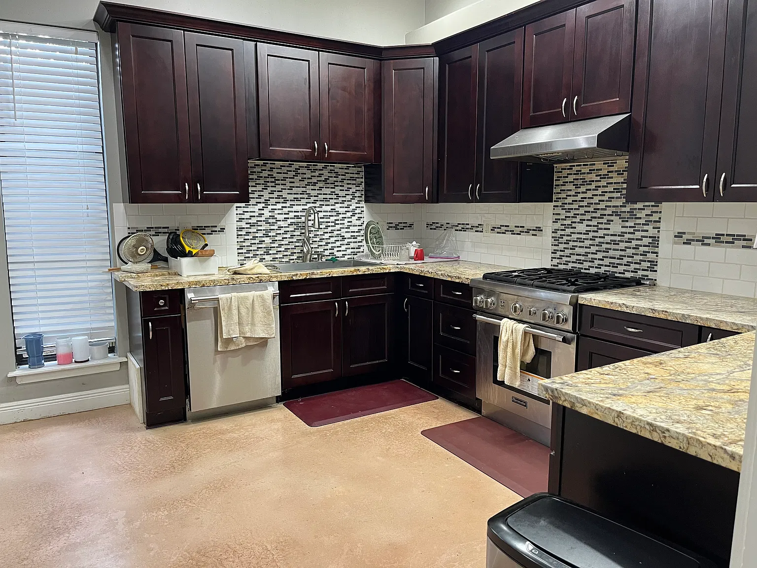 4 bed, 2.5 bath, 2000 sqft, $2,400 — Photo 4