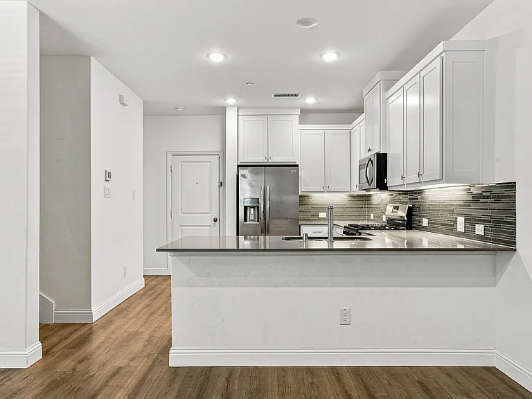 537 Parkside Dr — Photo 11