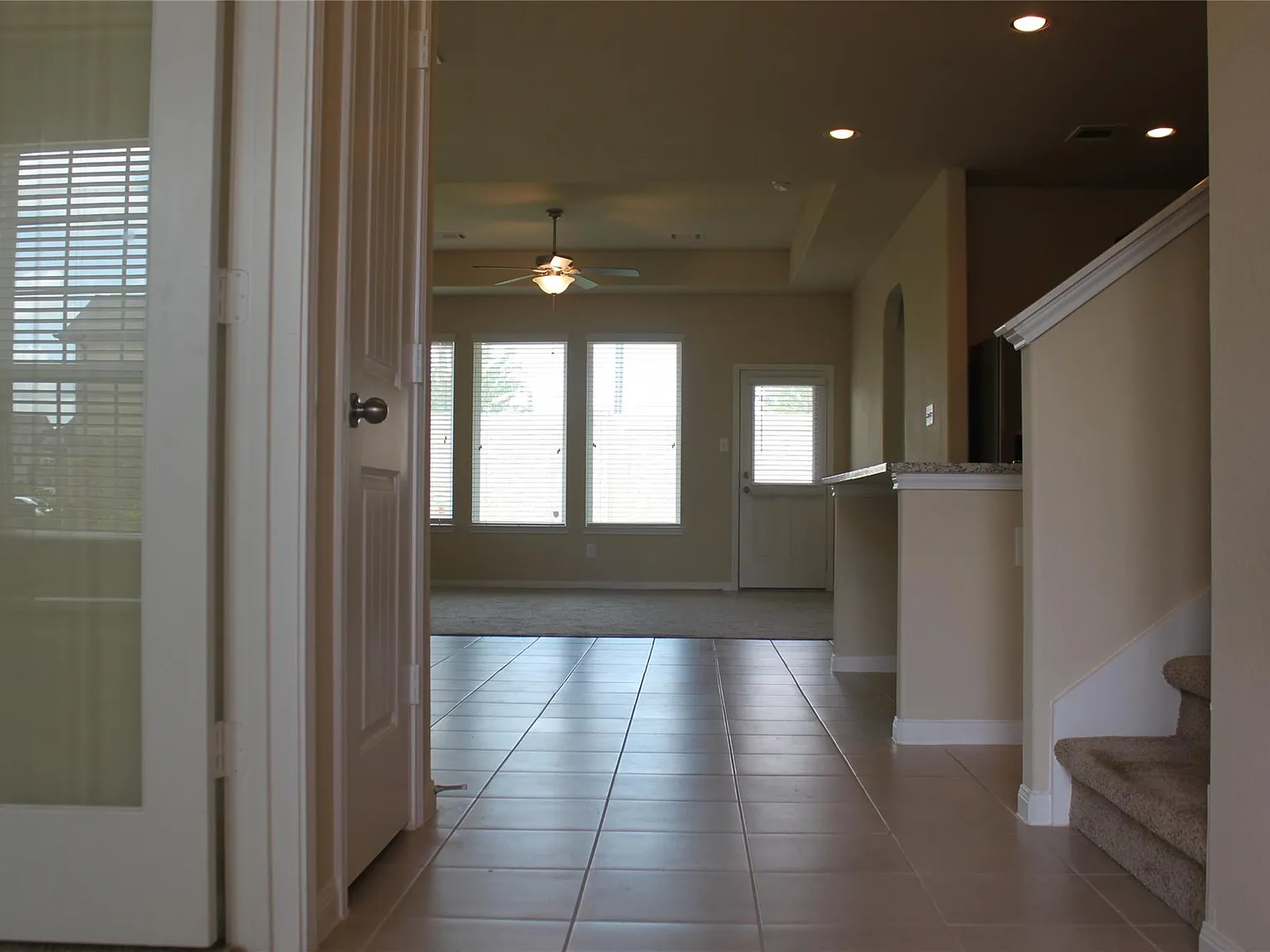 3 bed, 2.5 bath, 2750 sqft, $2,150 — Photo 4