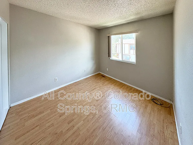 347 W Iowa Ave — Photo 11