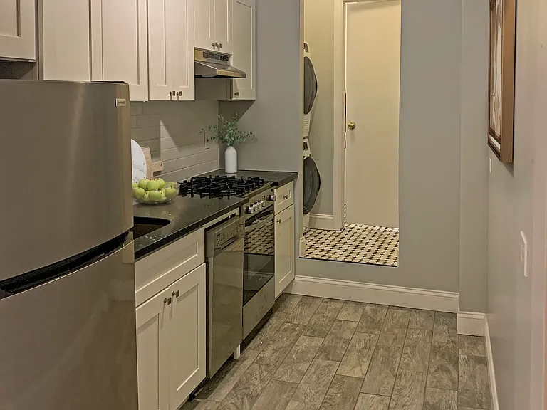 131 Hall St #1 — Photo 3