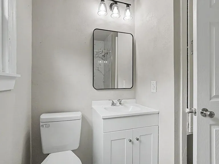 1112 N Lockhart St — Photo 8