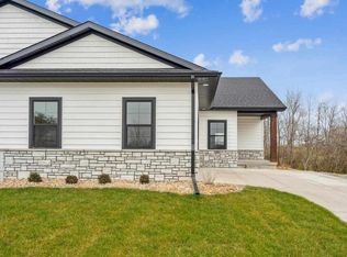 586 Maclan Cir, Iowa City, IA 52246