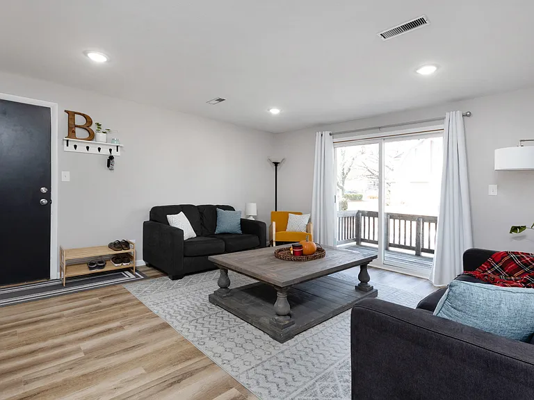700 Sunset Ave #3 — Photo 6