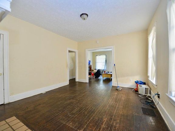 2nd image of 2002-2004 Fairmont Ave
