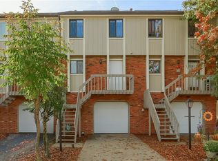 647 Sunset Cir, Cranberry Township, PA