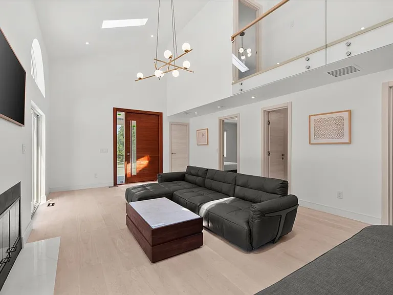 280 Shinnecock Hills Rd — Photo 50