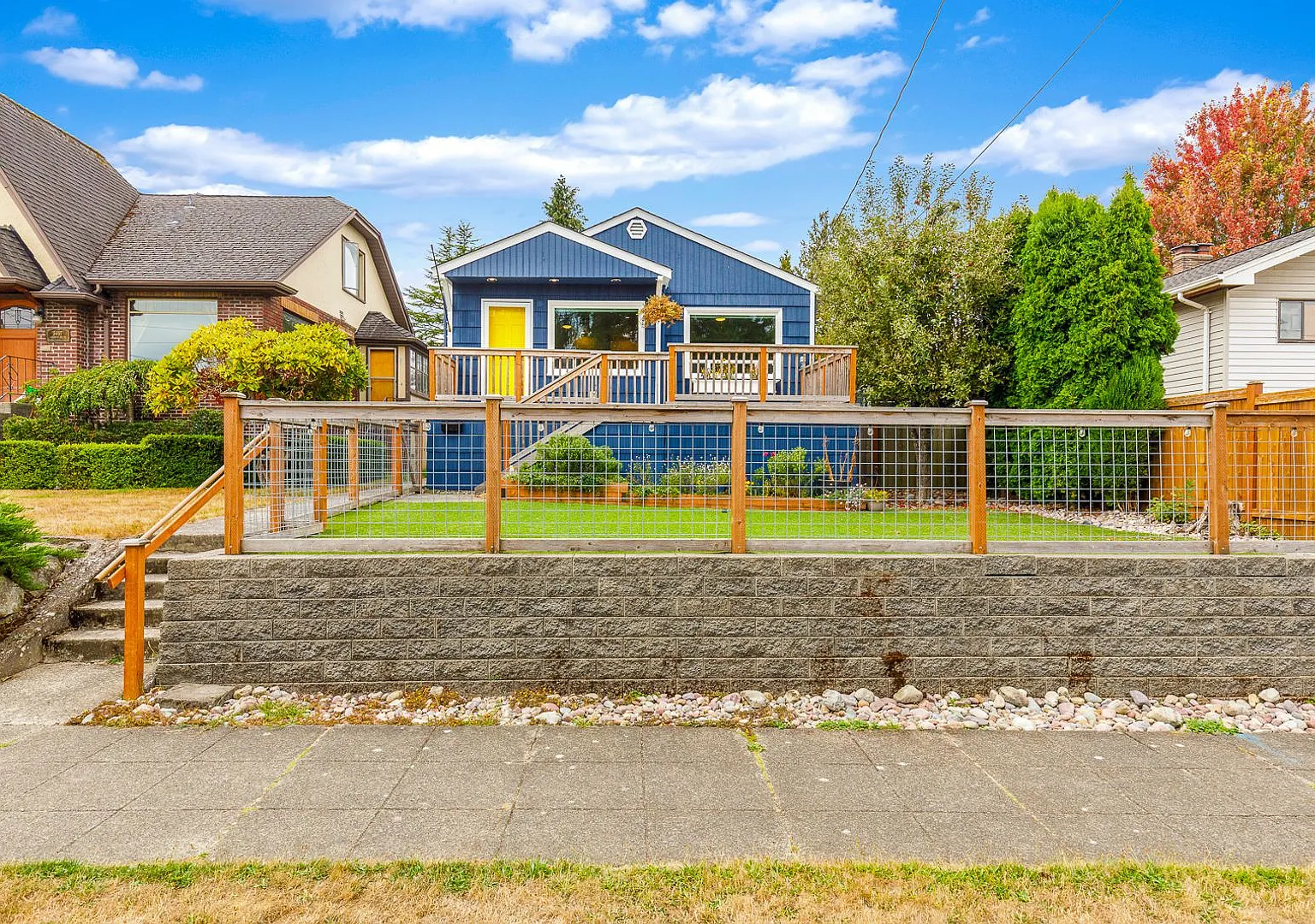 Adrimal Craftsman Home 2 Bedroom 1.75 Bath Plus 3rd Unfinished Room in Bright Basement — Photo 2