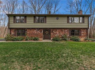 68 Maupas Rd N, Guilford, CT 06437