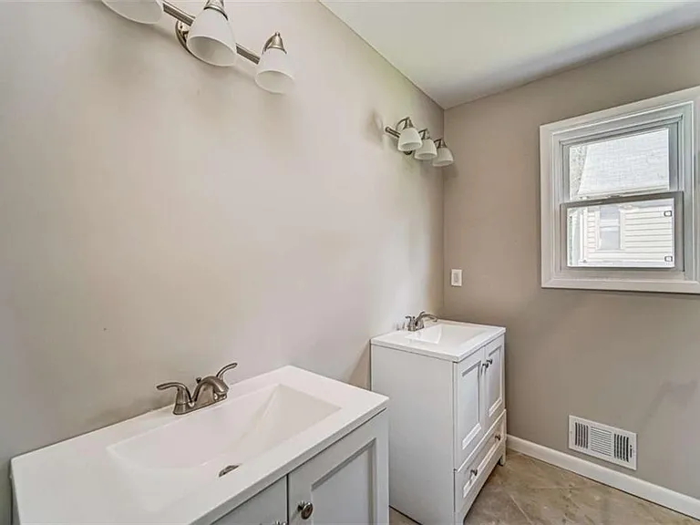 2218 Woodfern Dr — Photo 49