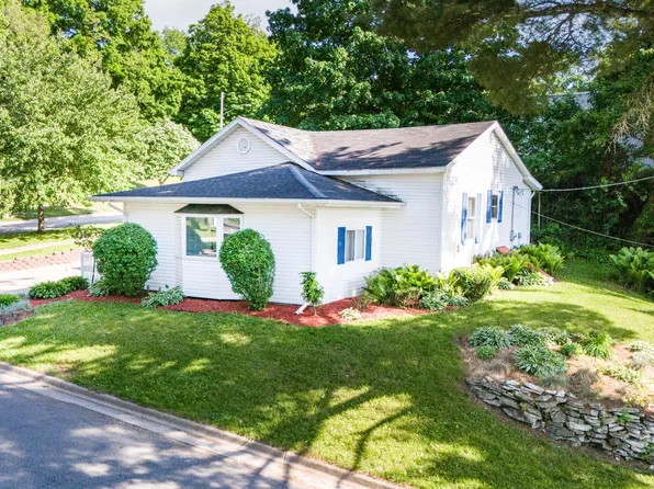 208 E Chicago St, Buchanan, MI 49107