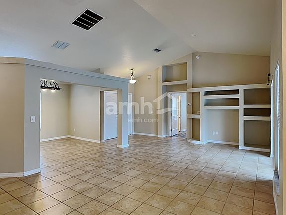 4th image of 10222 Summer Elm Ave