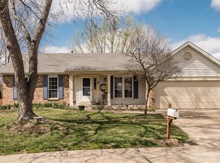 16 Larchmont Ct, Saint Peters, MO 63376