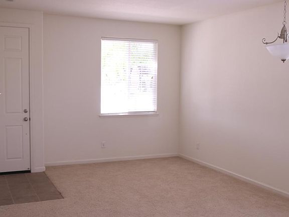 2nd image of 5 Lily Pond Ct