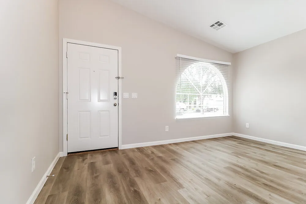 3 bed, 2.0 bath, 1349 sqft, $1,885 — Photo 4