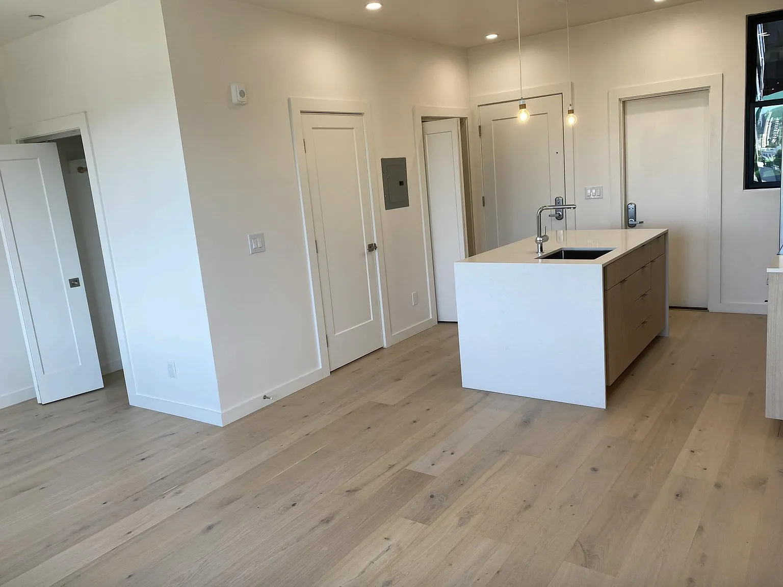 Studio, $3,995 — Photo 3