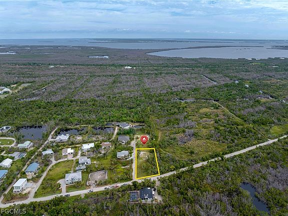 3rd image of 393 & 401 Raintree Pl