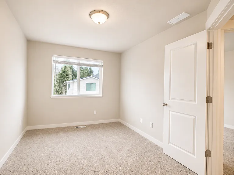 18426 NE 46th Pl — Photo 16