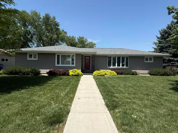 920/922 E 12th Ave, Mitchell, SD 57301