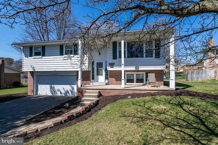 621 Edison Dr photo 1