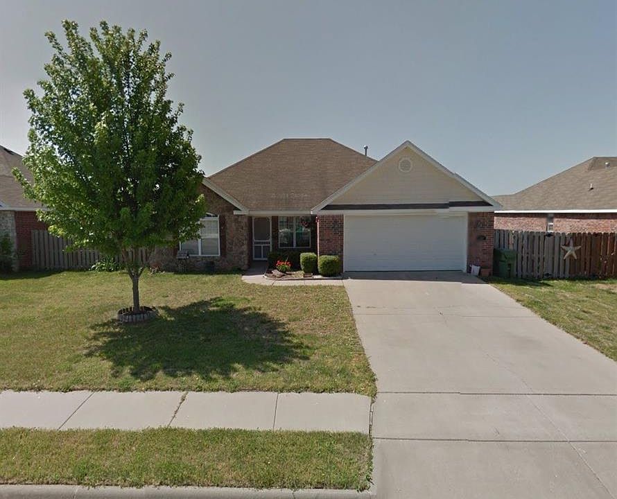1st image of 407 E Thistlewood Ave