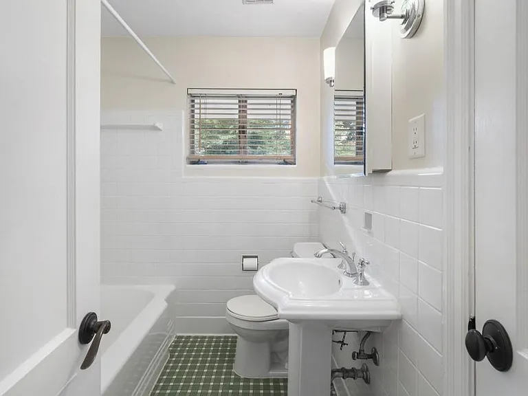2151 Radcliffe Dr NW — Photo 36