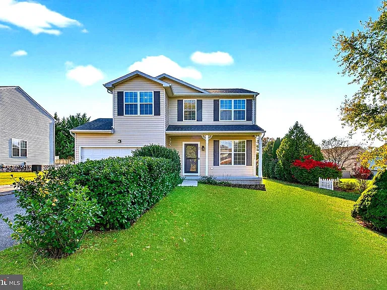 27 Planetree Dr #1 — Photo 1