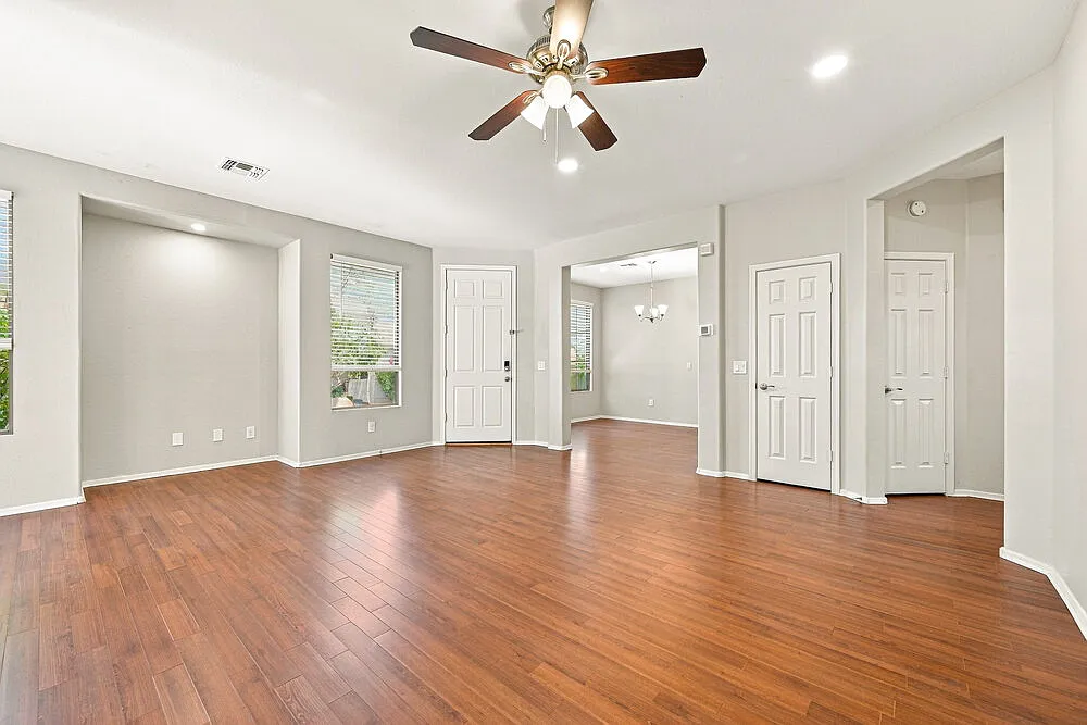 3 bed, 2.0 bath, 1577 sqft, $2,430 — Photo 4