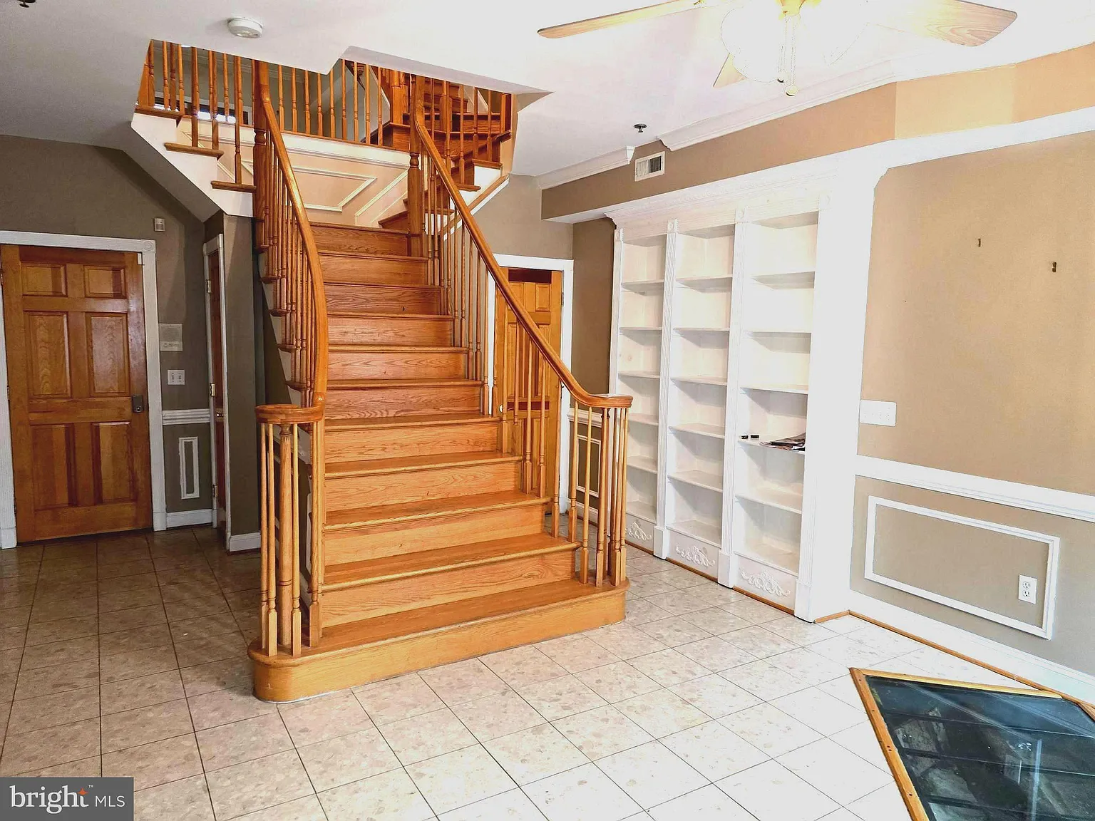 2 bed, 2.5 bath, 1975 sqft, $3,500 — Photo 4
