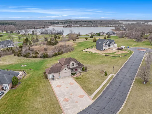 17 Coronado Dr, Jackson, MI 49201