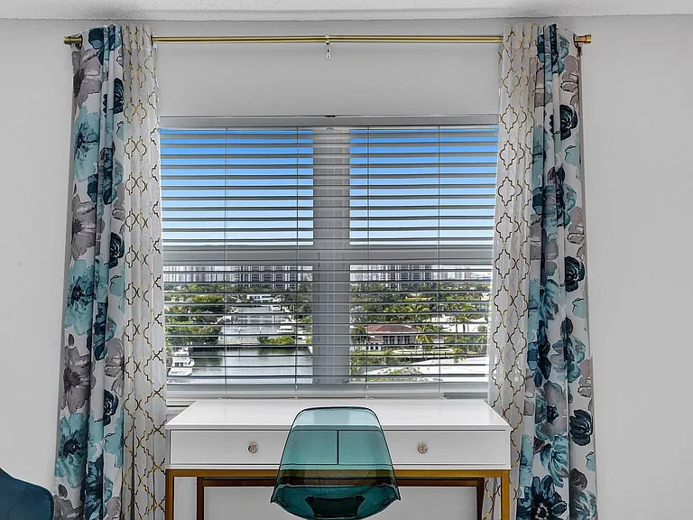 401 Golden Isles Dr #705 — Photo 32