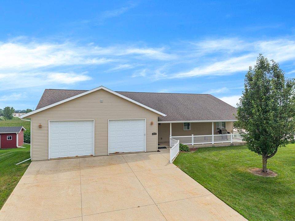 1st image of 900 Courtney Dr