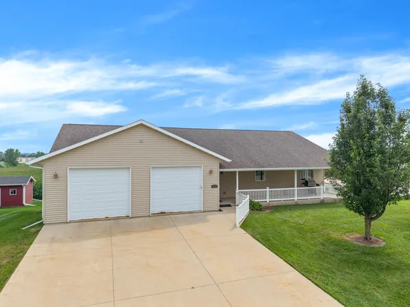 900 Courtney Dr, Caledonia, MN 55921