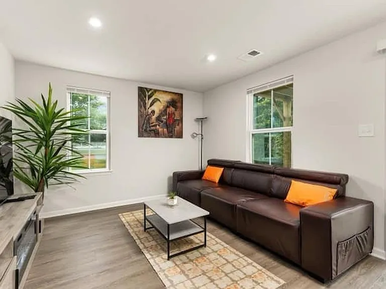 207 Falcon Ave — Photo 10