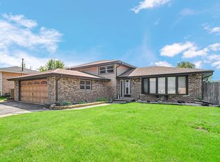 10324 S Kathy Ct, Palos Hills, IL